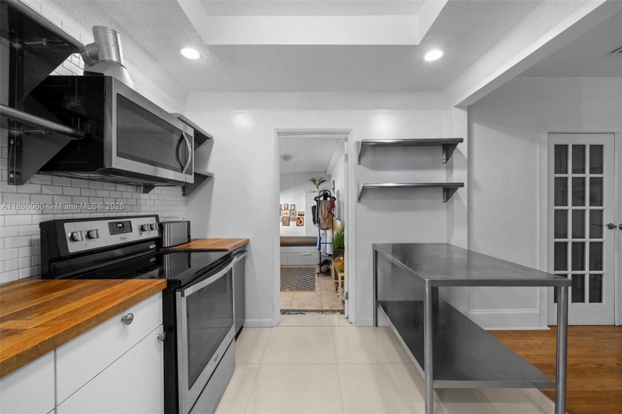 555 NE 73rd St, Miami, FL 33138 Photo