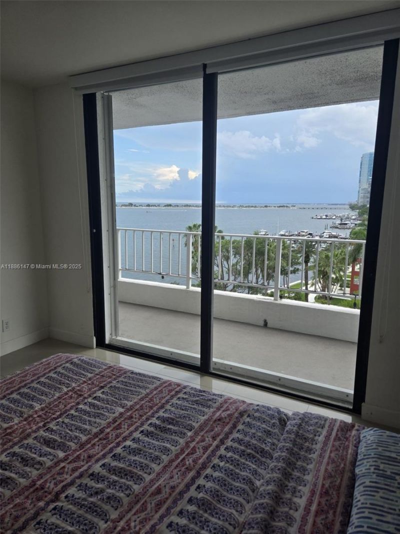 200 SE 15th Rd, Unit 8J, Miami, FL 33129 Photo