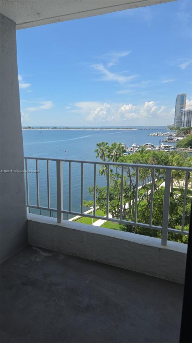 200 SE 15th Rd, Unit 8J, Miami, FL 33129 Photo