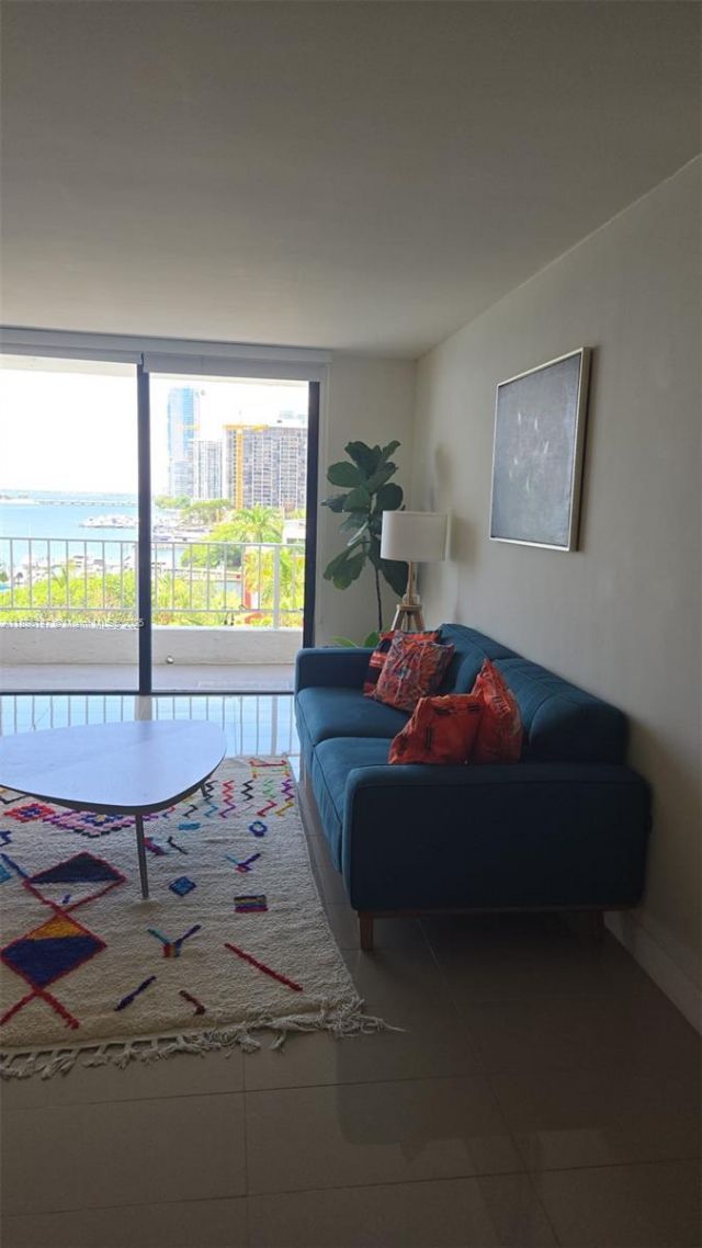 200 SE 15th Rd, Unit 8J, Miami, FL 33129 Photo