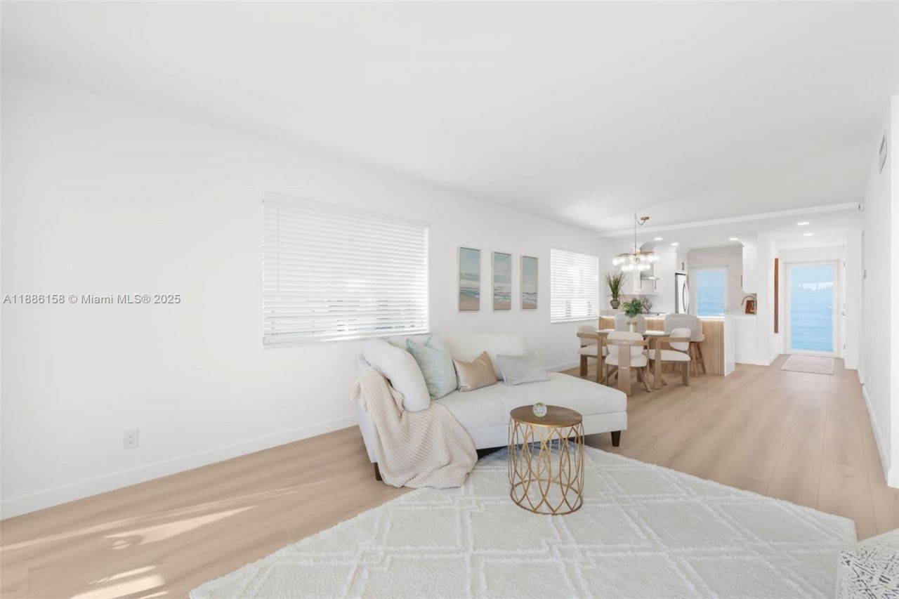 3301 Spanish Trl, Unit 207, Delray Beach, FL 33483 Photo