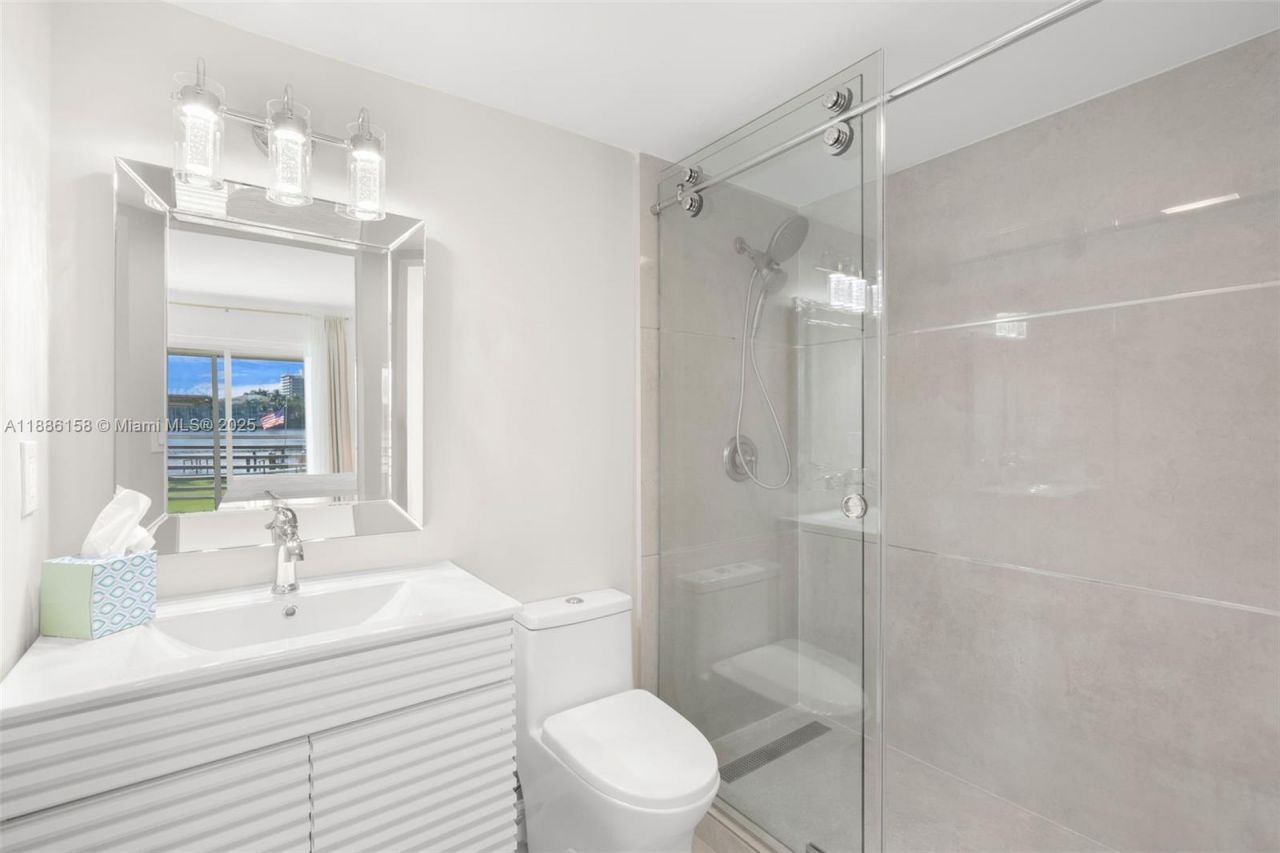 3301 Spanish Trl, Unit 207, Delray Beach, FL 33483 Photo