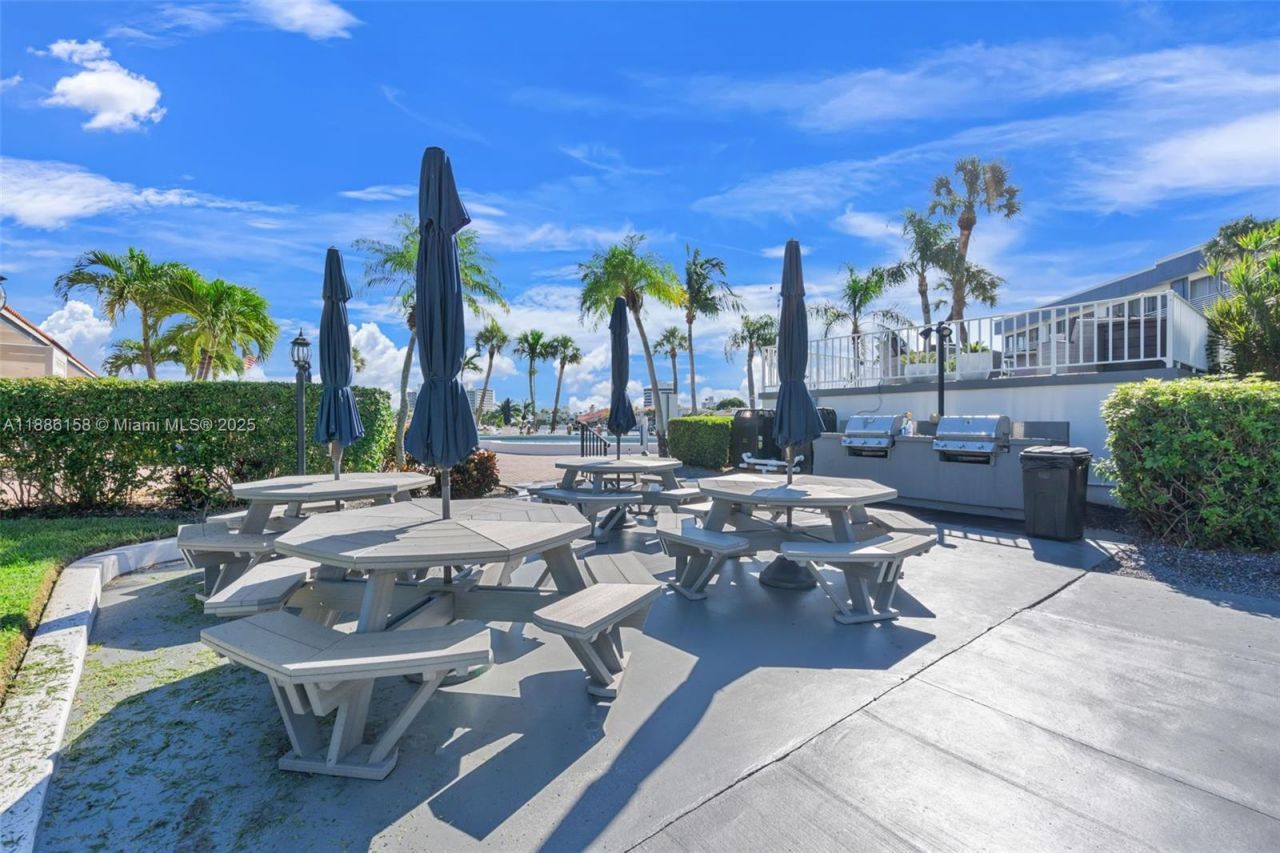 3301 Spanish Trl, Unit 207, Delray Beach, FL 33483 Photo