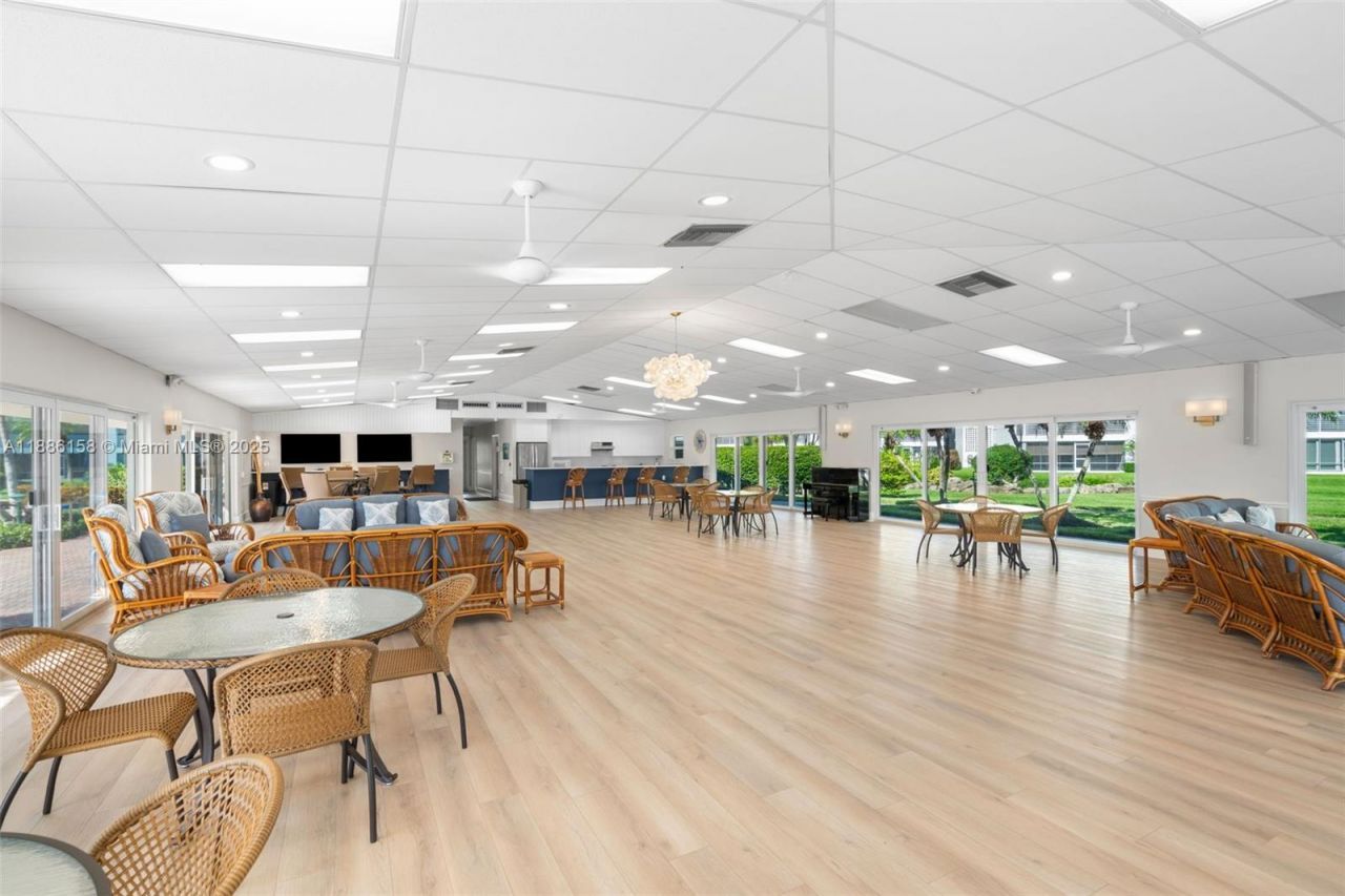 3301 Spanish Trl, Unit 207, Delray Beach, FL 33483 Photo