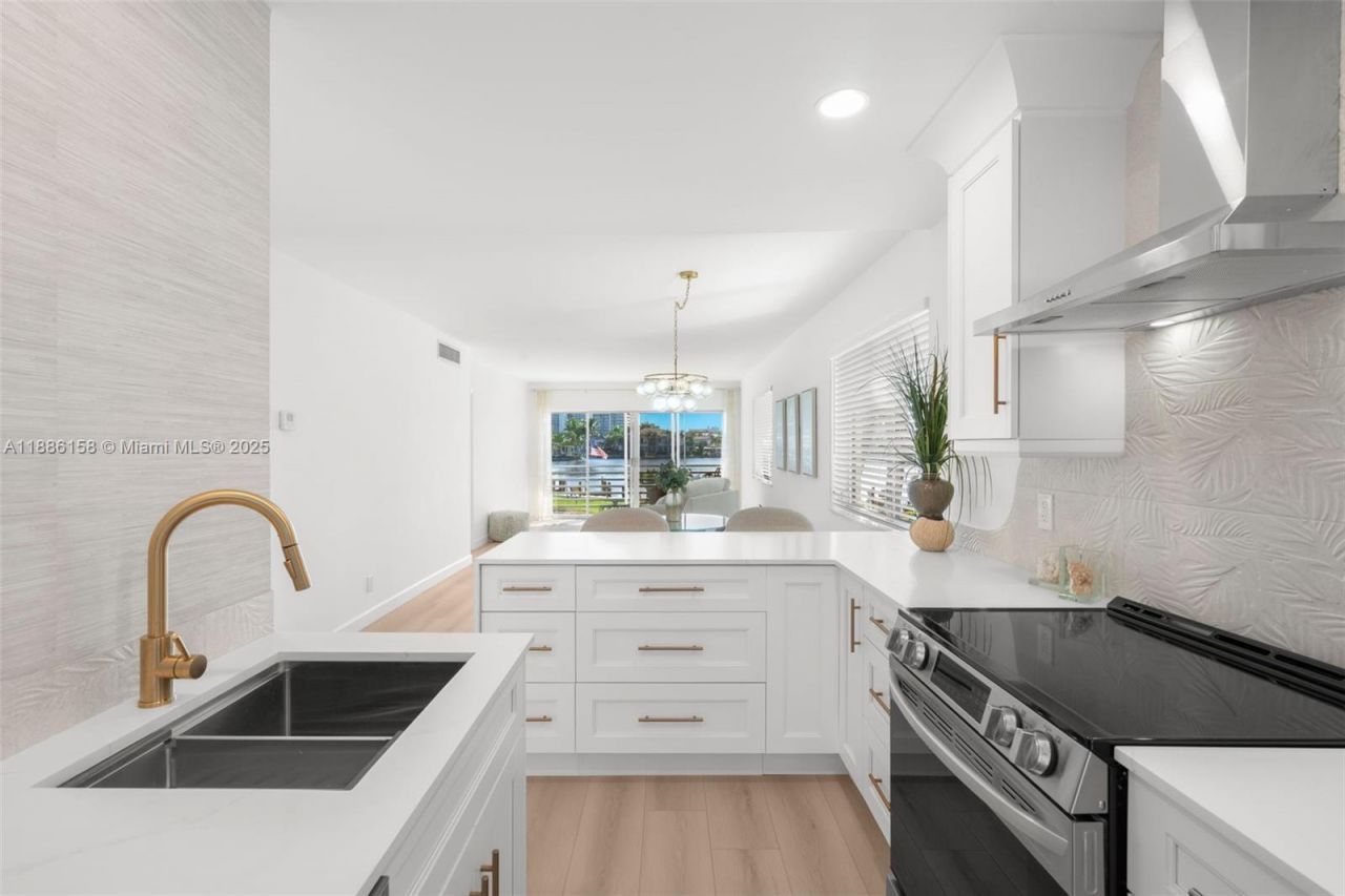 3301 Spanish Trl, Unit 207, Delray Beach, FL 33483 Photo