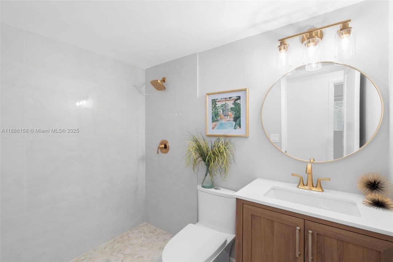 3301 Spanish Trl, Unit 207, Delray Beach, FL 33483 Photo