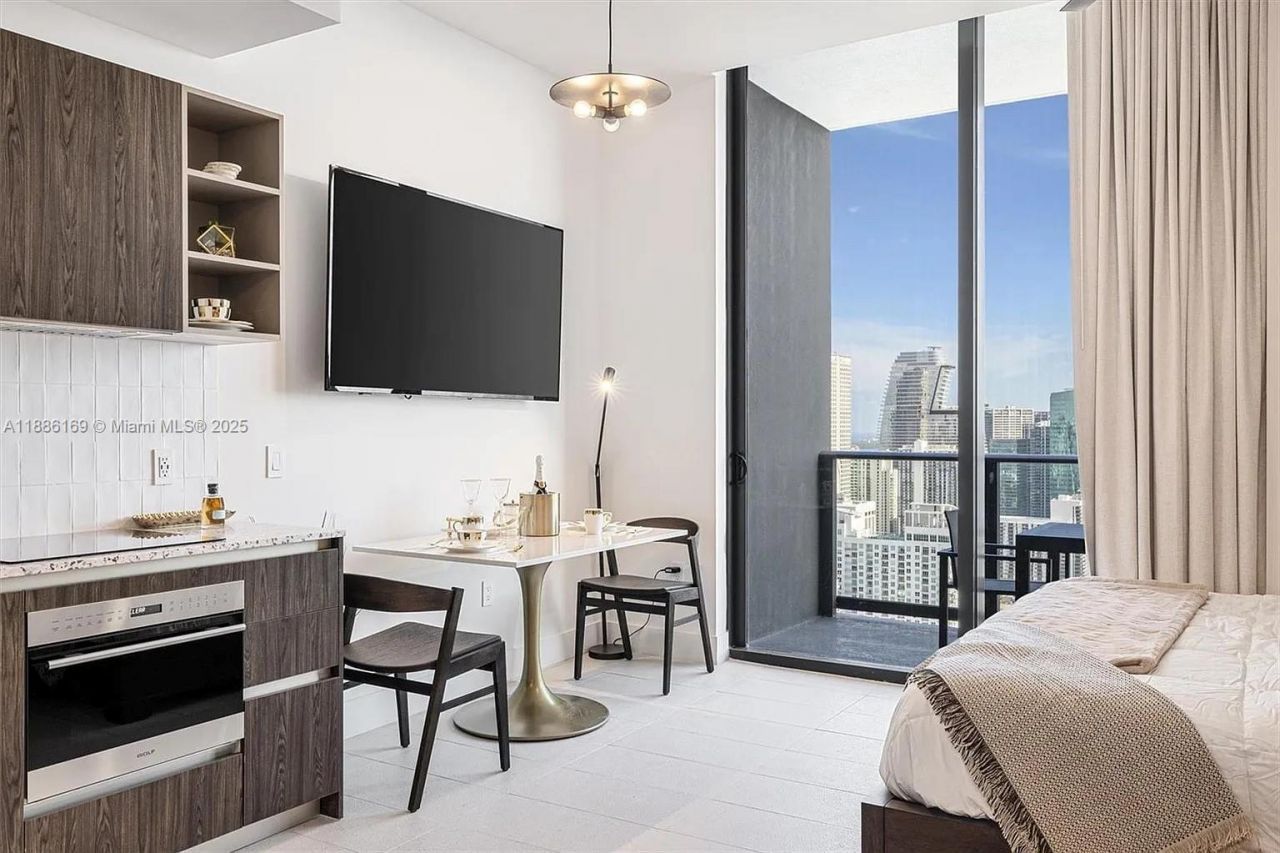 159 NE 6th St, Unit 5106, Miami, FL 33132 Photo