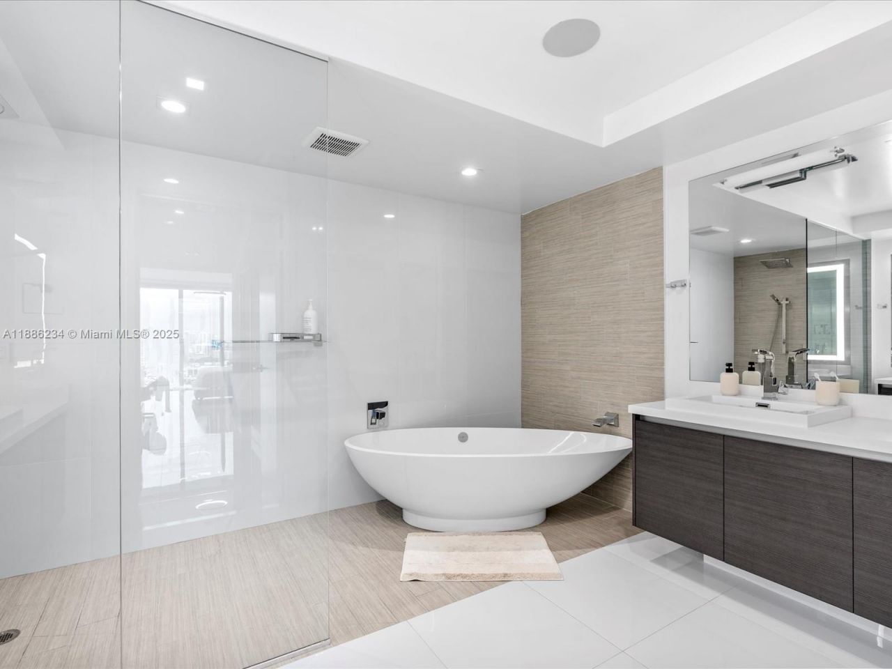 300 Sunny Isles Blvd, Unit 4-1601, Sunny Isles Beach, FL 33160 Photo