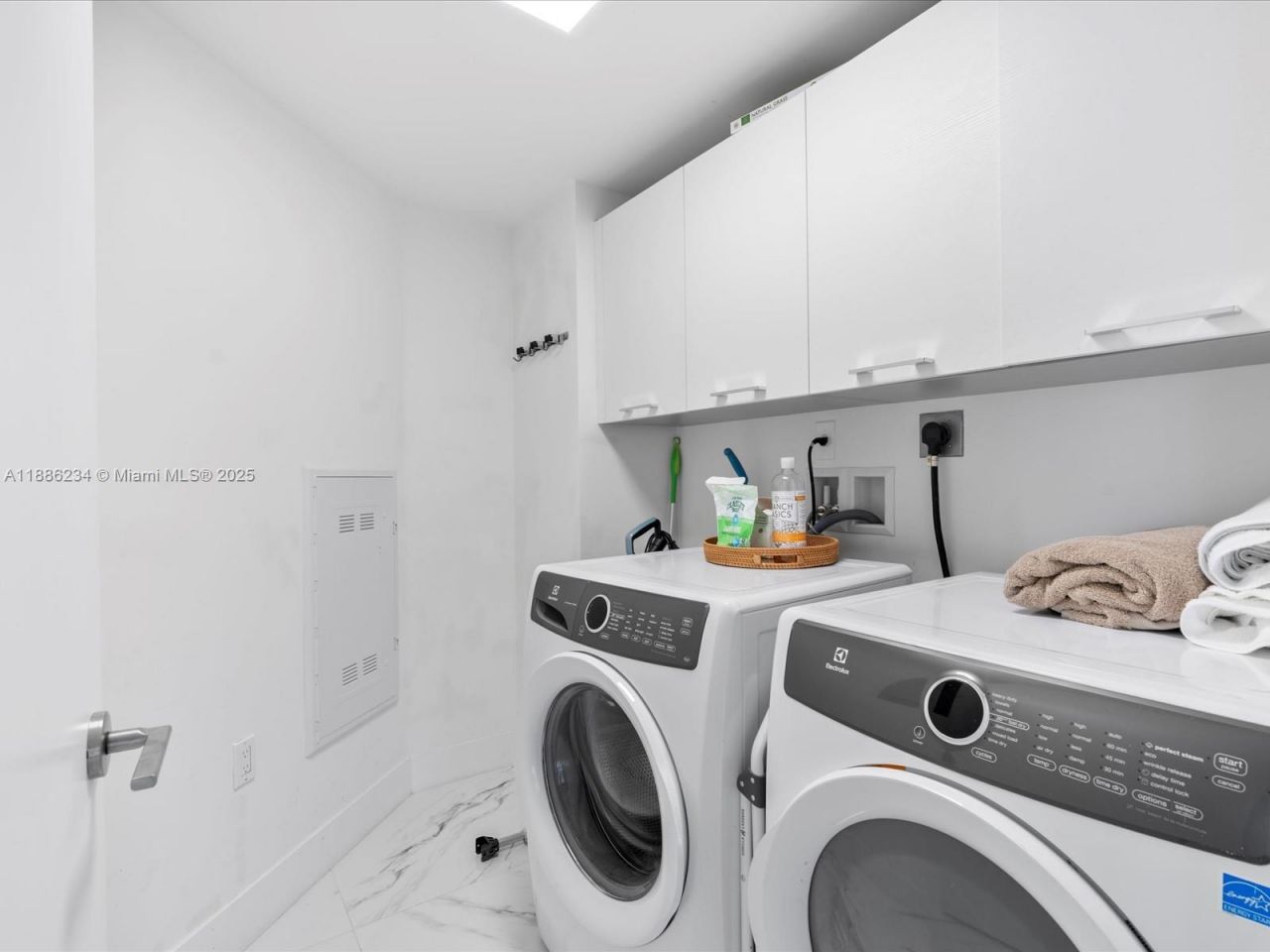 300 Sunny Isles Blvd, Unit 4-1601, Sunny Isles Beach, FL 33160 Photo