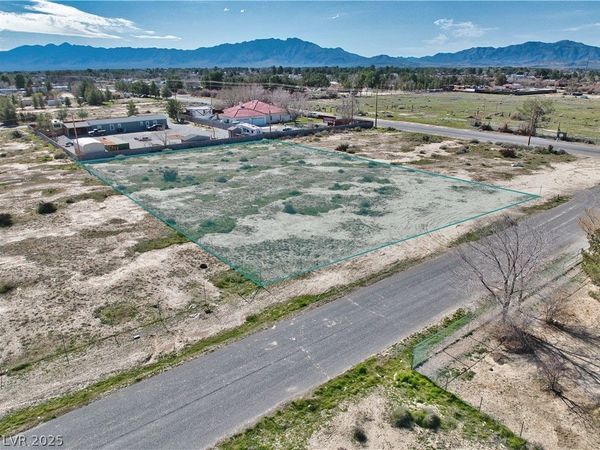 951 W Betty Avenue, Pahrump, NV 89060