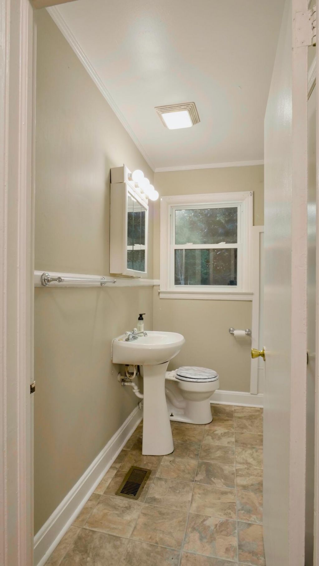 109 Bishop Street Photo 16