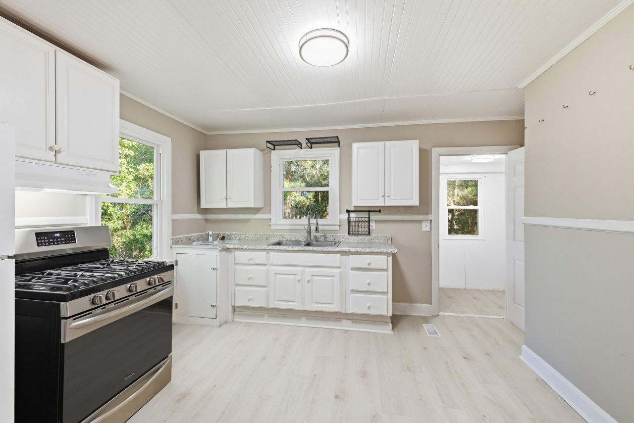 109 Bishop Street Photo 24