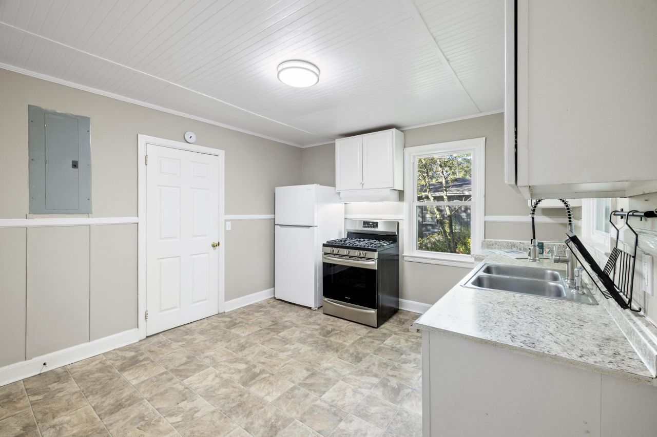 109 Bishop Street Photo 28