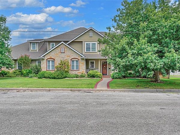 1317 Hackberry Street, Clifton, TX 76634