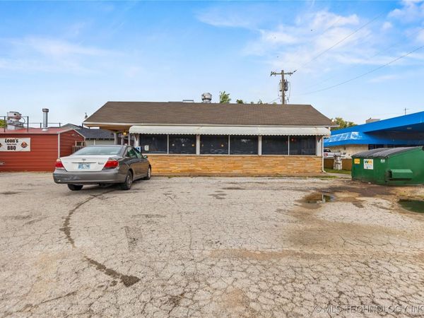 601 S Sheridan Road , Tulsa, OK 74112