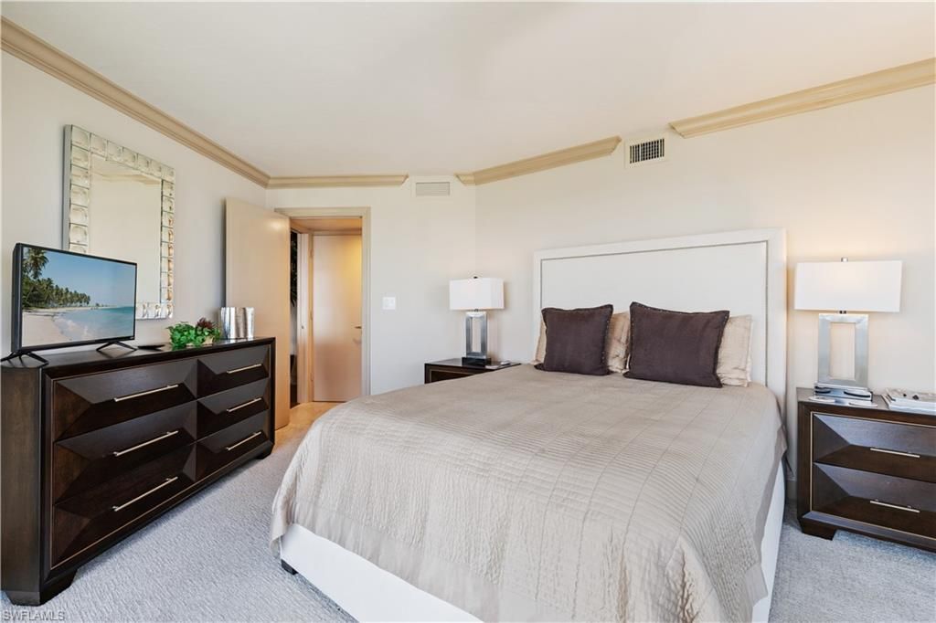 4651 Gulf Shore Blvd N, Unit 1805, Naples, FL 34103 Photo