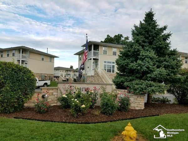 507 Mackinaw Trail, Luna Pier, MI 48157