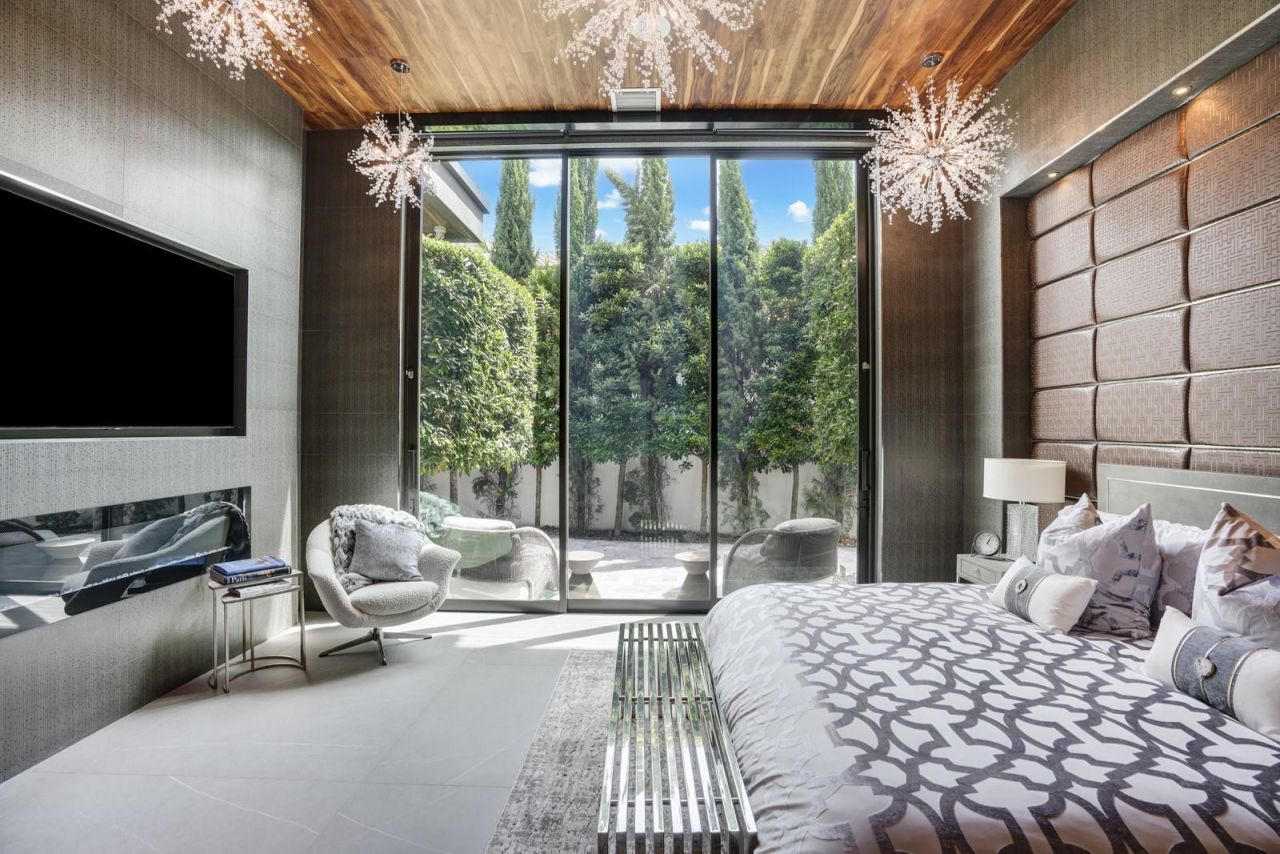 671 Middle River Drive, Fort Lauderdale, FL 33304 Photo