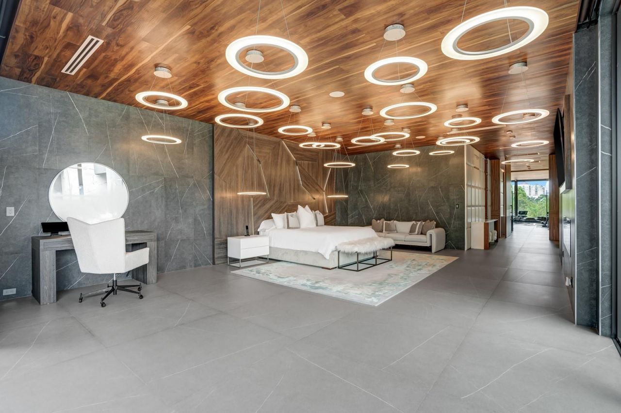 671 Middle River Drive, Fort Lauderdale, FL 33304 Photo