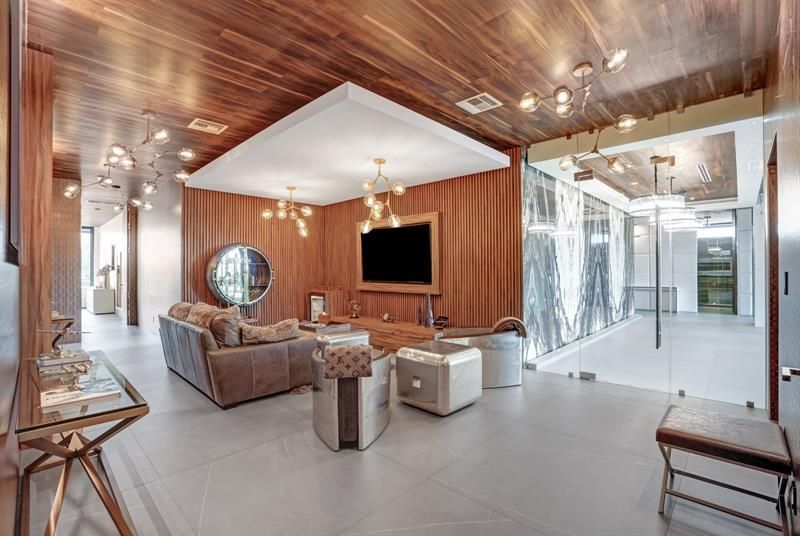 671 Middle River Dr, Fort Lauderdale, FL 33304 Photo