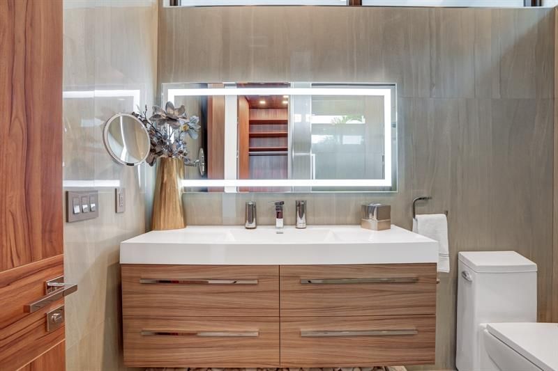 671 Middle River Dr, Fort Lauderdale, FL 33304 Photo