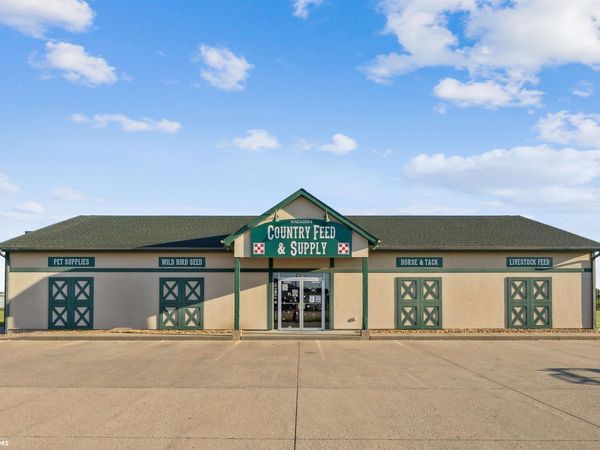 3620 Flint Ridge Dr, Burlington, IA 52601