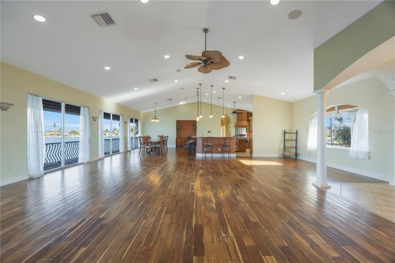 736 Pruitt Drive, Madeira Beach, FL 33708 Photo