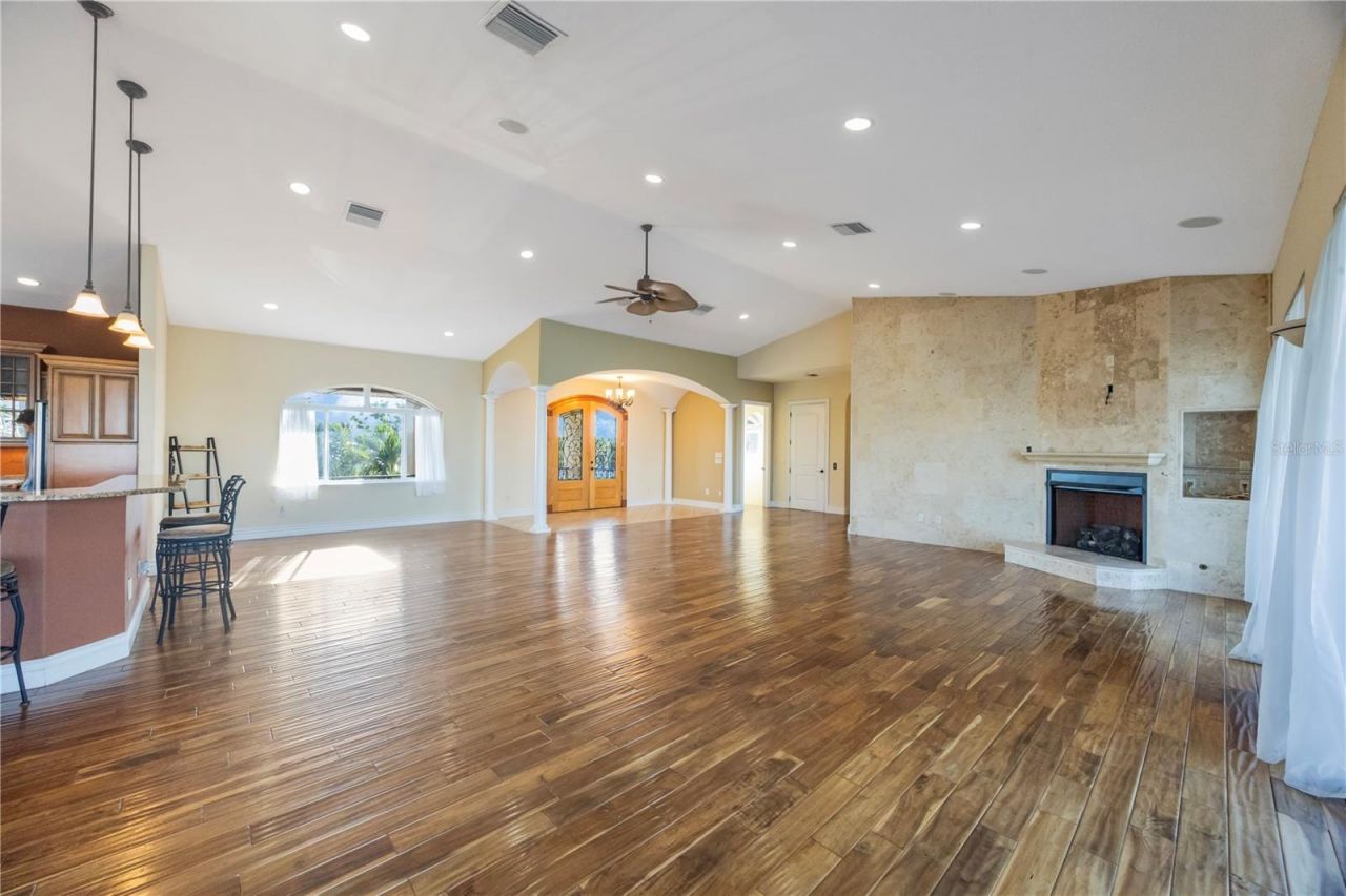 736 Pruitt Drive, Madeira Beach, FL 33708 Photo