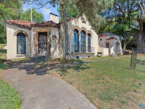 280 Gunter Avenue, Guntersville, AL 35976