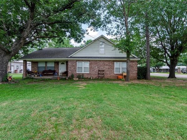 102 N Mesquite Street, Paradise, TX 76073