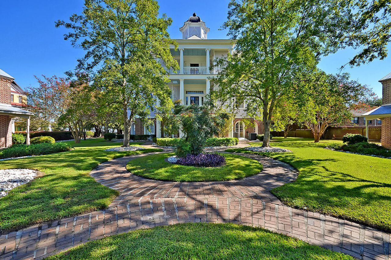 635 East Bay Street Photo 4