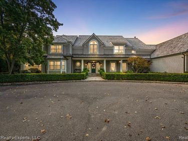 25265 Canterbury Road, Franklin Vlg, MI 48025