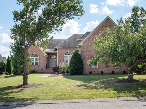 105 Robin Pt, Gallatin, TN 37066