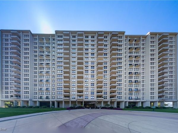 1 Bratenahl Place, Unit 901, Bratenahl, OH 44108