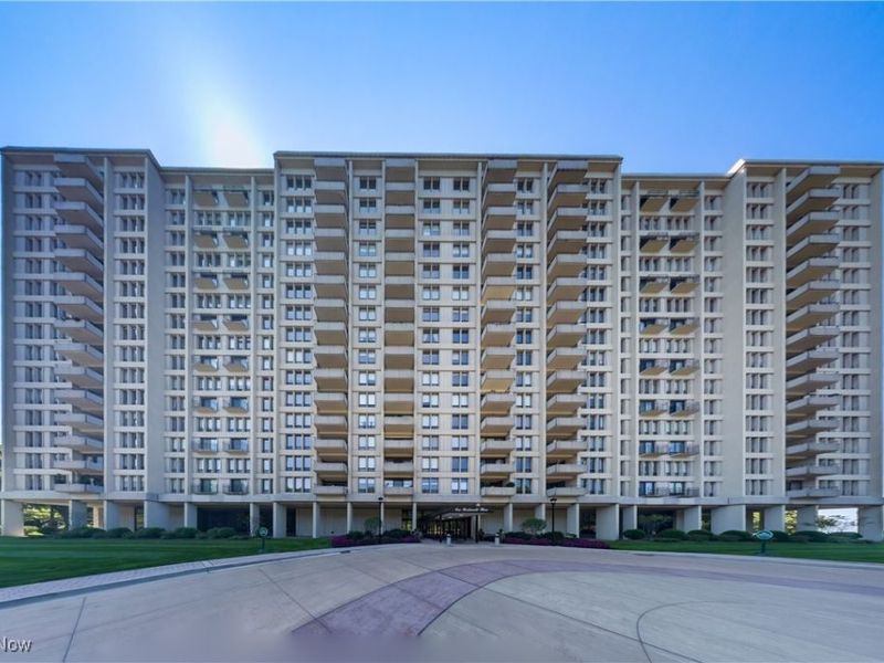 1 Bratenahl Place, Unit 901, Bratenahl, OH 44108 Photo 1