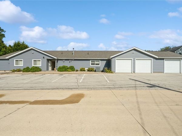 715 10th Avenue SE, Cedar Rapids, IA 52403