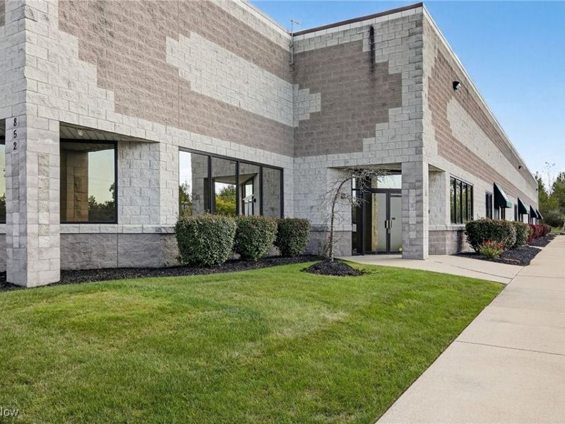 852 Highland Road E, Macedonia, OH 44056 Photo 4