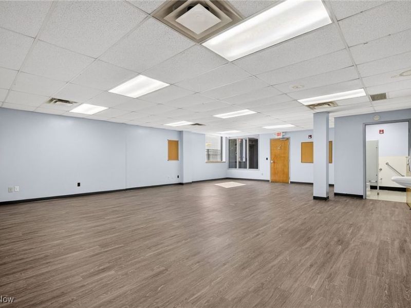 852 Highland Road E, Macedonia, OH 44056 Photo 9