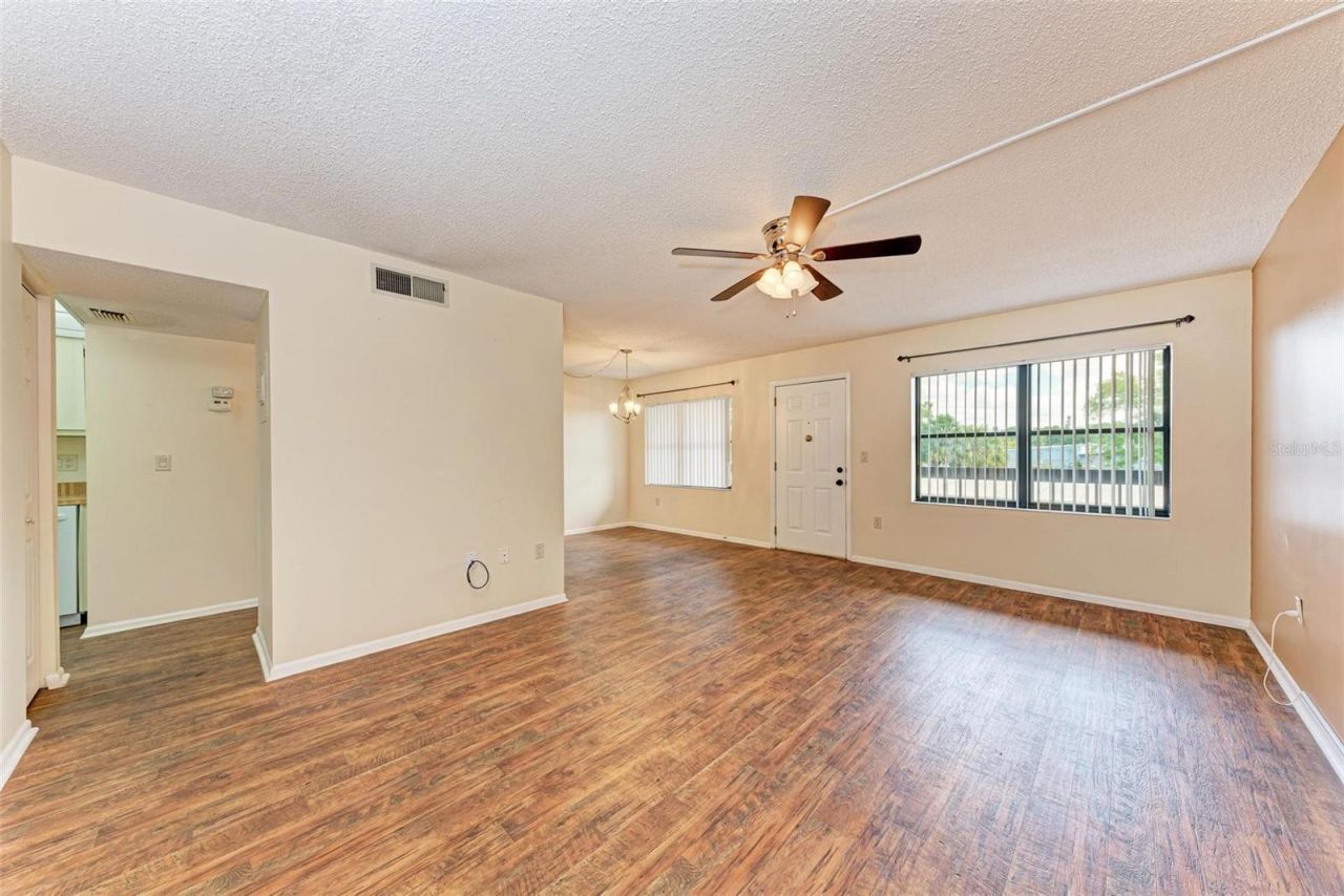 305 30th Avenue W, Unit A210, Bradenton, FL 34205 Photo