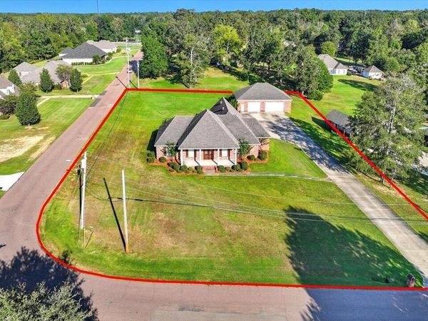 1015 Longwood Place, Pearl, MS 39208