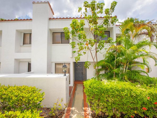5201 NE 14th Terrace, Unit 3, Fort Lauderdale, FL 33334