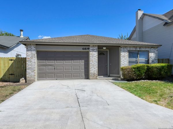 6819 Columbia Ridge, Converse, TX 78109