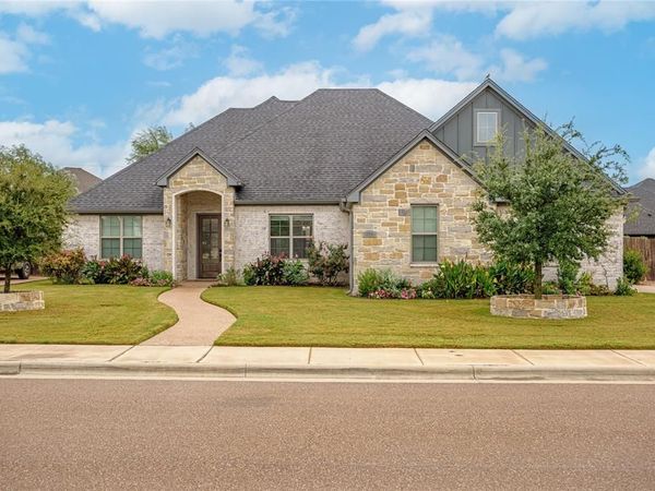 828 Day Star Drive, Hewitt, TX 76643