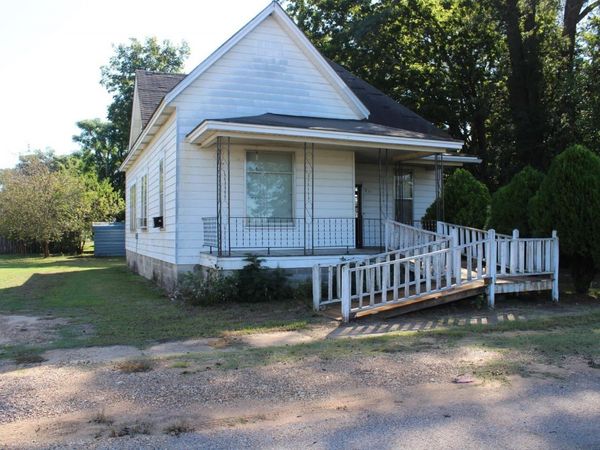 211 S Ansley Street, Nashville, AR 71852