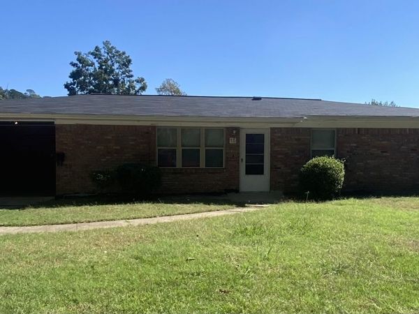 15 Indian Trail, Little Rock, AR 72207