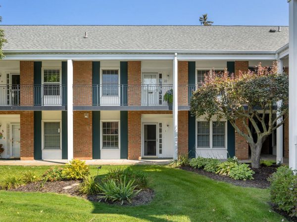 2311 Wealthy Street SE, Unit 22, East Grand Rapids, MI 49506