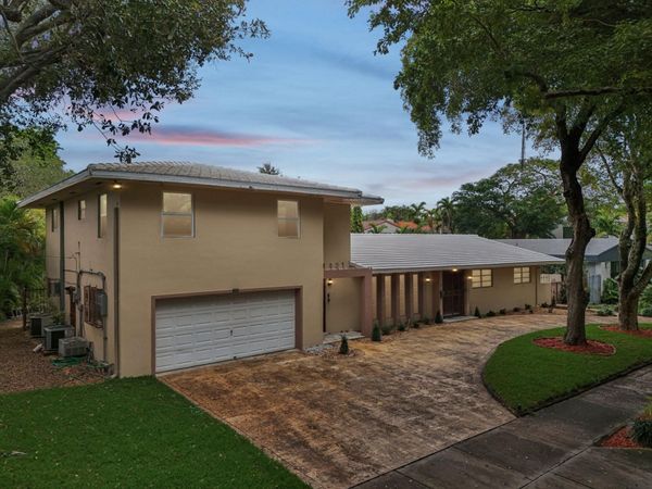 525 NE 58th St, Miami, FL 33137