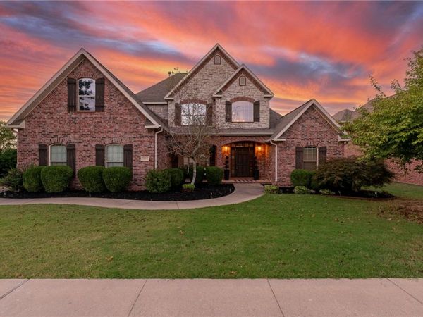 1104 Edinburgh Avenue, Bentonville, AR 72713