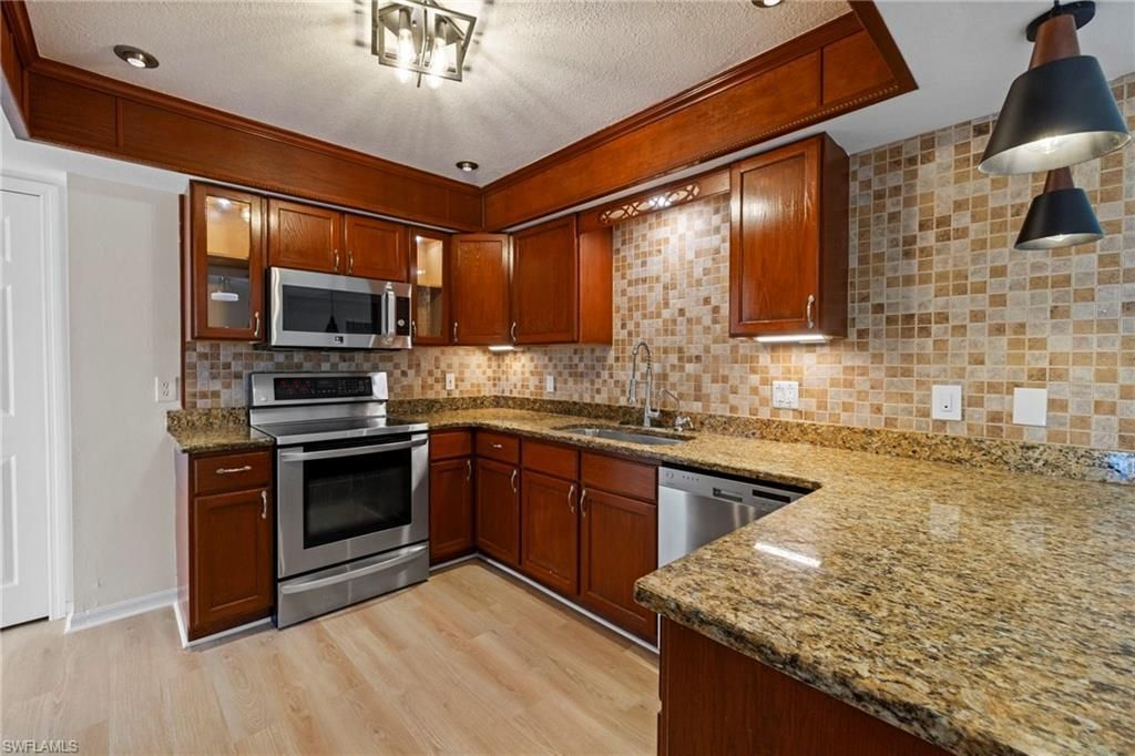 906 SW 7th Ct, Cape Coral, FL 33991 Photo