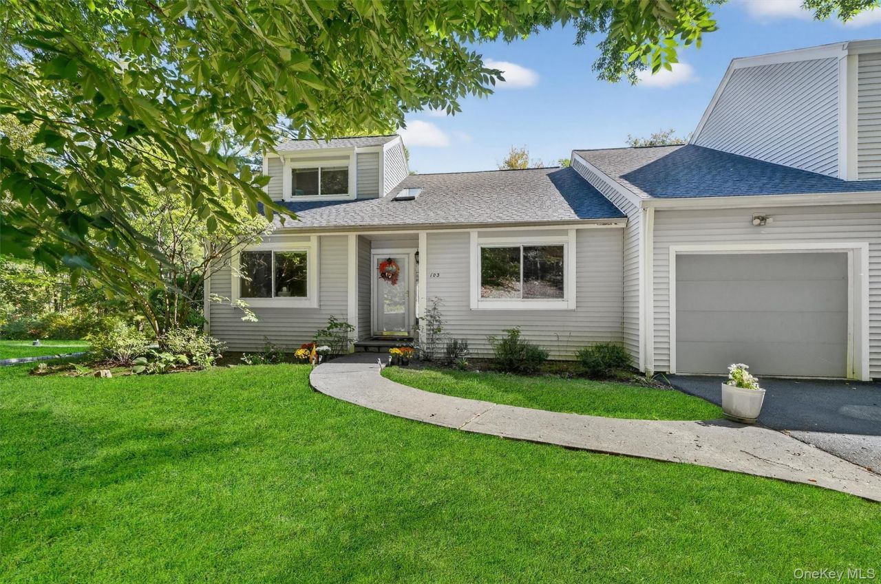 103 Norfolk Court, Yorktown Heights, NY 10598 Main Photo